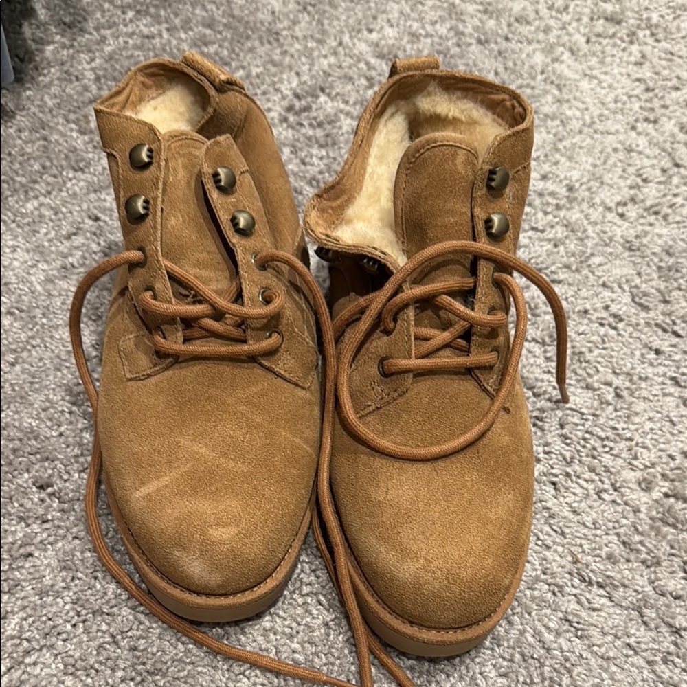 Women’s UGG short chukka boot